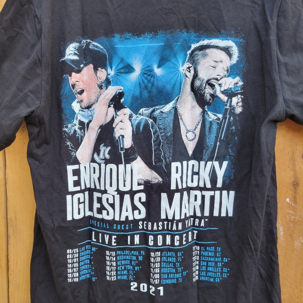 Ricky Martin Vs Enrique Iglesias Short Sleeve T-Shirt Size M - Picture 11 of 15